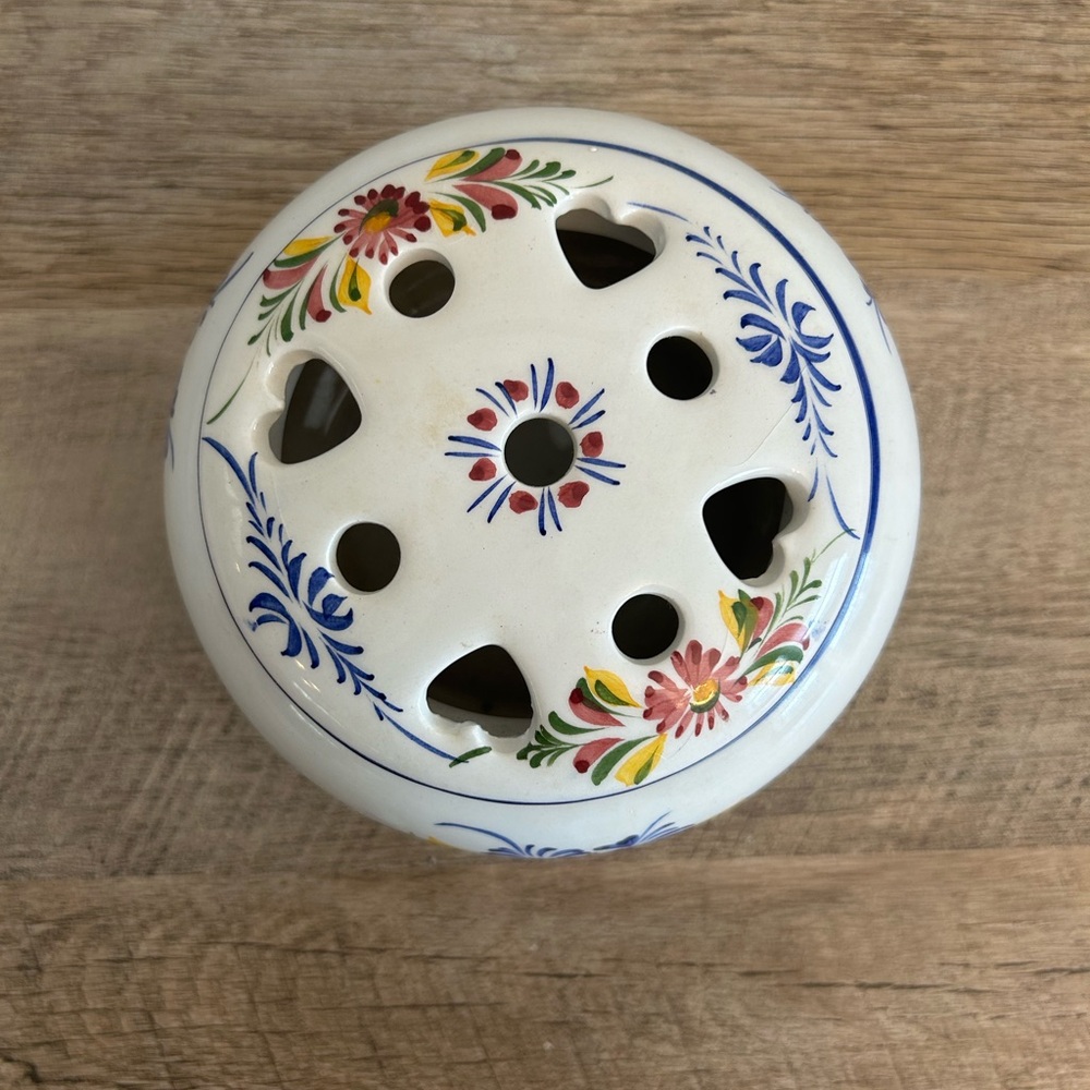 Hand Painted Portugal Pottery Potpourri Bowl Cottagecore Grandmacore Floral‎ VTG - Picture 2 of 10